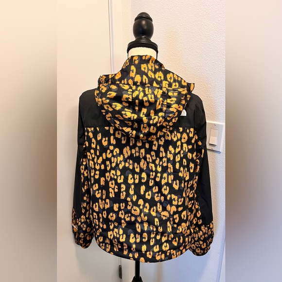 $55 firm New with tag North face hydren wind wall jacket size M in yellow/black - Picture 3 of 15